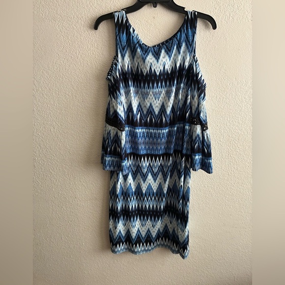 Eliza J Elegant Chic Cold Shoulder Blue and White Geometric Print Dress 14 - Picture 7 of 13